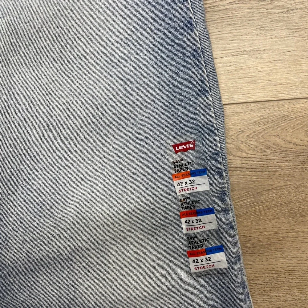 Levi's 541 Athletic Taper Jeans Mens 42x32 Light Wash Stretch Distressed
